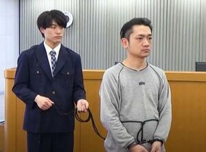 日弁連が作ったドラマ仕立ての動画で、手錠腰縄姿で法廷に入る被告人役(右)(日弁連のユーチューブチャンネルから)