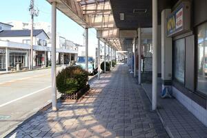JR柏崎駅前に広がる商店街。有権者からは市中心街の空洞化を懸念する声が上がる=10月21日、柏崎市駅前2