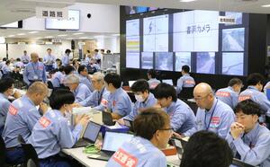 北陸地方整備局が大規模地震を想定して行った防災訓練=2024年9月3日、新潟市中央区