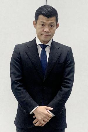 記者会見する亀田興毅氏=25日、東京都文京区