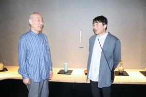 ぎゃらりい栗本の栗本洋さん(右)と先代の司さん=長岡市城内町2