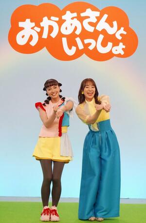 「おどりのお姉さん」を務めるアンジェさん（左）と「体操のお姉さん」の秋元杏月さん＝１８日午後、東京都渋谷区