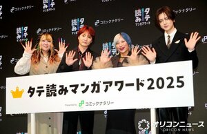 ”天才魔王”の即興イラストを共同作業した佐野雄大（右）＆ぱーてぃーちゃん（左） （C）ORICON NewS inc.