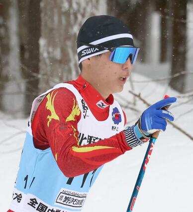 距離　男子５キロクラシカル　坂を駆け上がる宮下幸大（妙高高原）