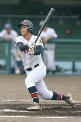 新発田南－新潟西　３回新潟西１死満塁、立川勇冴が２点適時打を放ち先制。２－０＝９月６日、新発田市五十公野公園野球場