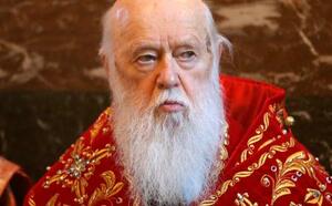 　２０１８年１０月、ウクライナ・キーウで礼拝を執り行うフィラレト名誉総主教（ＡＰ＝共同）