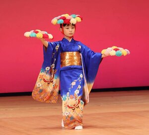 優雅な舞踊が披露された古典芸能のつどい=11月3日、上越市下門前
