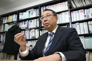 　インタビューに答える東京大の浅間一特任教授