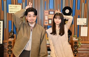 毎週月曜0時15分放送『ハマスカ放送部』でMCを務める（左から）ハマ・オカモト、齋藤飛鳥 （C）ORICON NewS inc.