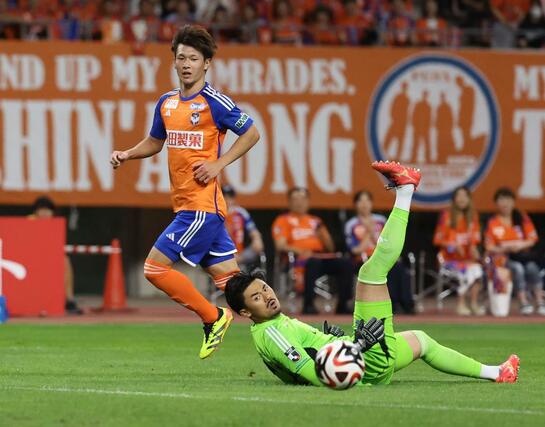後半、ＦＷ長倉幹樹がゴールを決め３－０＝デンカビッグスワン