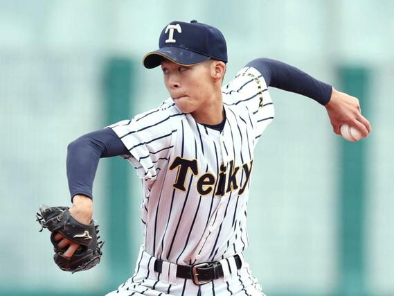 １回途中から救援した帝京長岡の２番手西脇駆＝富山市民球場