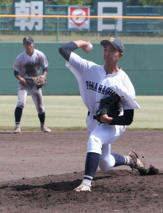 ３回を投げた十日町の大平慎太朗＝７月１９日、柏崎市佐藤池
