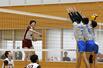 関根学園-新発田中央 スパイクを打つ関根学園の竹田尊飛