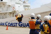 座礁船からの救助、迅速に！第9管区海上保安本部3機関が新潟市中央区で合同訓練、潜水士らが手順確認