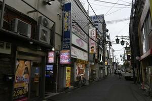 被告が紹介していた店があった埼玉県川口市の風俗店街=7月