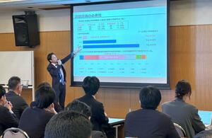 「にいがた2km」の関連事業について企業向けに開かれた説明会=新潟市中央区鐘木