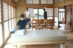 機能訓練のサービス開始に対応するため、空き家を借りて、開設した新拠点=村上市山居町1