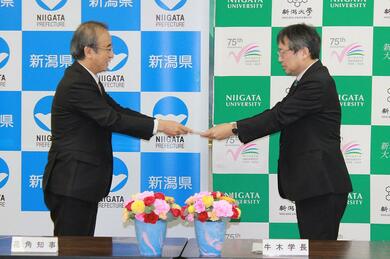 医師育成の日本一に」新潟県が新潟大学の基金に5000万円 医学部定員増