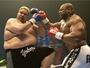 Ｋ－１「Ｄｙｎａｍｉｔｅ（ダイナマイト）」でボブ・サップ（右）のパンチを浴びる曙＝２００３年１２月、ナゴヤドーム