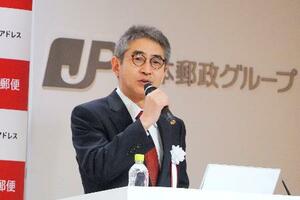　記者会見する日本郵便の小池信也社長＝２３日午後、東京都千代田区