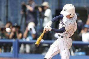 帝京長岡-新潟産大付 2回新潟産大付1死三塁、中村心虹が適時三塁打を放ち1-0=エコスタ