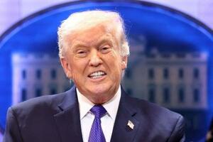 米ホワイトハウスで記者会見するトランプ大統領=20日(ロイター=共同)