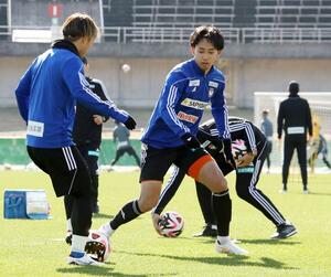 練習試合に向けて調整するDF遠藤凌=高知市