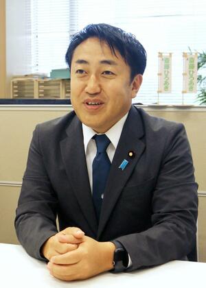 財務副大臣としての抱負を語る斎藤洋明氏=10月3日、国会