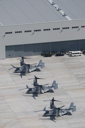 陸上自衛隊の佐賀駐屯地に駐機する輸送機V22オスプレイ=9月、佐賀市
