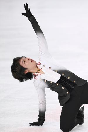 　男子フリー　演技する三浦佳生＝ＤｙＤｏアリーナ