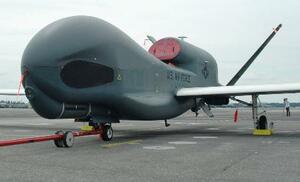 　無人偵察機グローバルホーク＝２０１７年５月、米軍横田基地