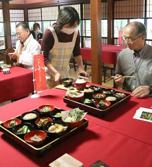 5月の週末限定で提供されている「ふるさと関川春御膳」=関川村下関の東桂苑