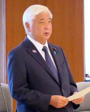 官民合同推進委員会の会合であいさつする中谷防衛相=25日午後、防衛省