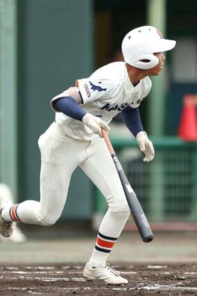 六日町－開志学園　２回開志学園２死二、三塁、大野佑の適時内野安打と２走上原尚の好走塁で２－０＝三条パール金属スタジアム