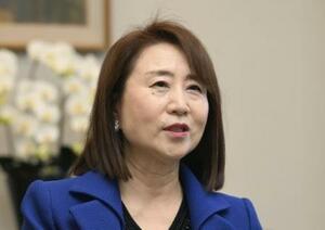 取材に応じる元首相補佐官の矢田稚子さん＝１月