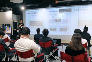 オープンイノベーションによる新規事業の発表会=新潟市中央区笹口1