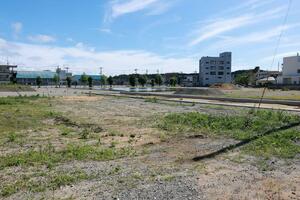 統合保育園を新たに整備する村上駅周辺まちづくり事業の用地＝村上市田端町