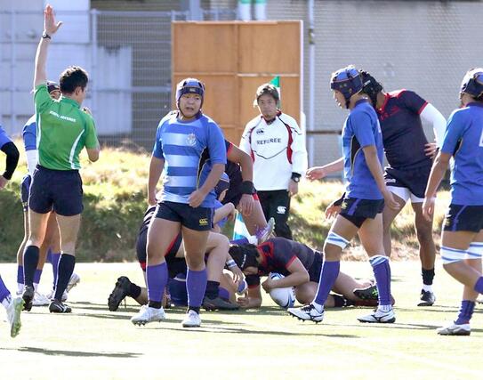 開志国際－北越　前半１２分、開志国際の冨田健人がトライを決めて５－７＝新発田市