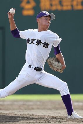 ７回から継投した東京学館の丸山蒼人＝三条市パールスタ