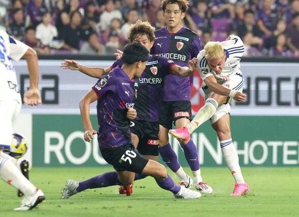 京都－新潟　前半２９分、ＭＦダニーロ・ゴメスが決めて、１－０＝サンガＳ（写真映像部・永井隆司）