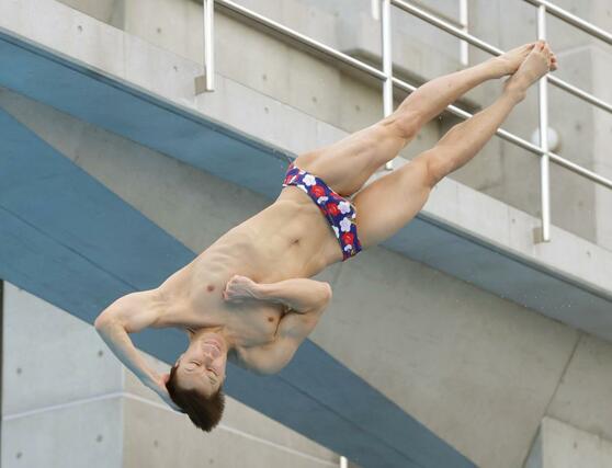 飛び込み・成年男子板飛び込み　７位に入賞した荒木宥図（長岡市スポーツ協会）＝佐賀市