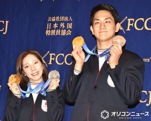 日本外国特派員協会で記者会見を行った(左から)三浦璃来、木原龍一 (C)ORICON NewS inc.