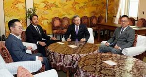 会談に臨む(左から)国民民主党の古川国対委員長、榛葉幹事長、日本維新の会の中司幹事長、遠藤国対委員長=23日午前、国会