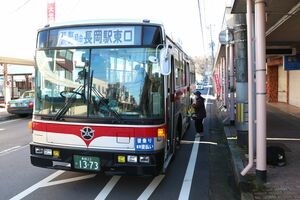 越後交通のバス=2023年12月、見附市2