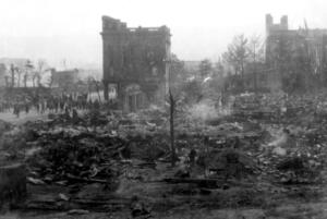 長岡空襲で焼け野原となった長岡市の大手通り付近=1945年8月