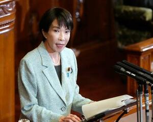 2025年度補正予算案が審議入りし、参院本会議で答弁する高市首相=8日午後