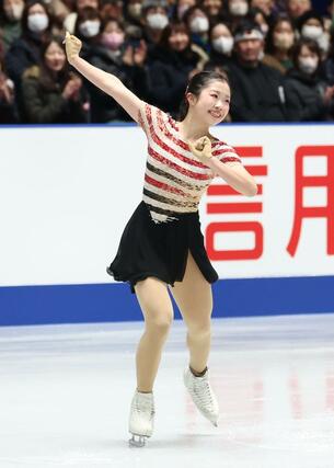 演技する中井亜美＝国立代々木競技場