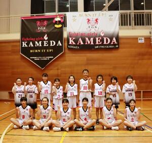 2年連続2回目の全国大会出場を決めた「fighting girls KAMEDA」の選手たち=新潟市江南区亀田新明町1