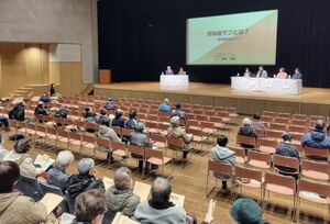 約100人が参加した講演会=胎内市新和町