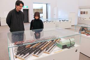 収集家自慢の品々が並ぶ「マイ・コレクション・ワールド」＝長岡市関原町１